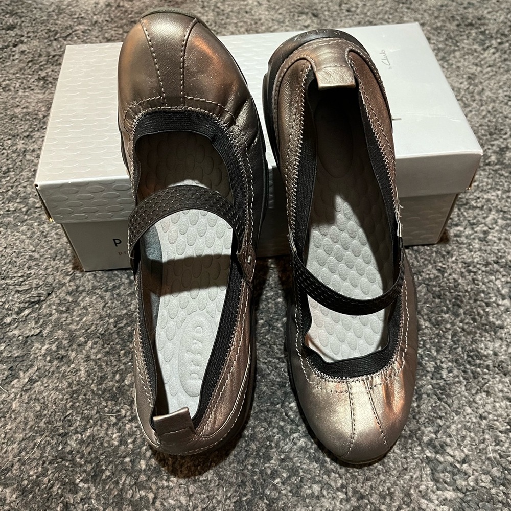 Clarks women’s shoes. SO COMFORTABLE!! Pewter….size 9. Privo.